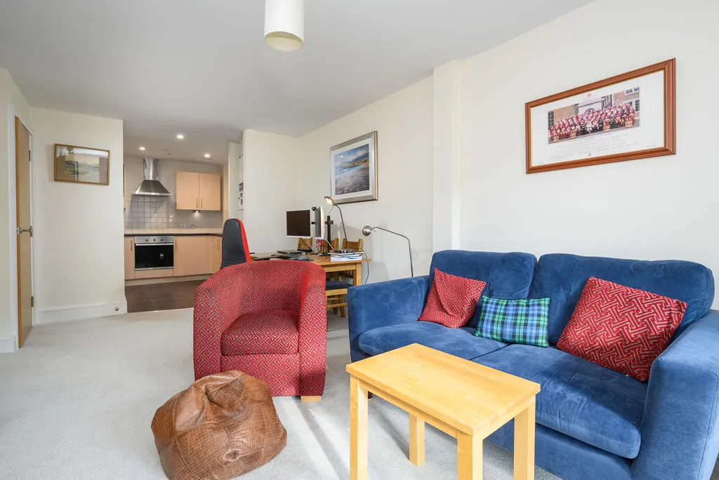 Hepworth Way, Walton-On-Thames, KT12, photo 4