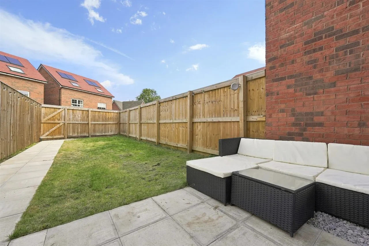 Sunnyside Close, Macclesfield, photo 5