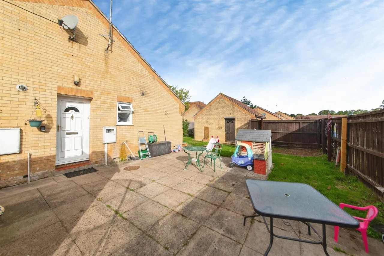 Austerby Close, Bourne, PE10, photo 11