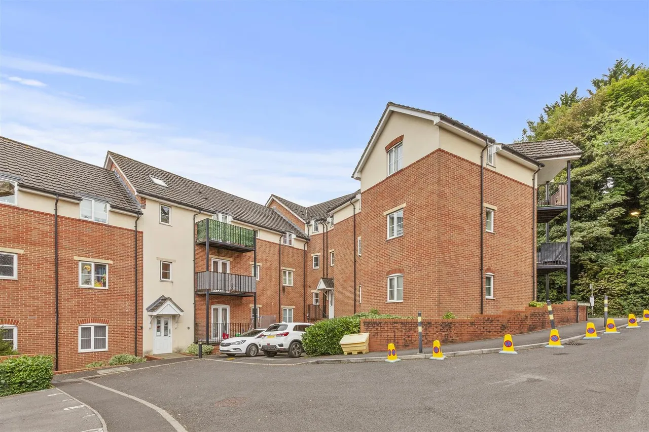 Dashwood Avenue, High Wycombe, HP12, photo 13