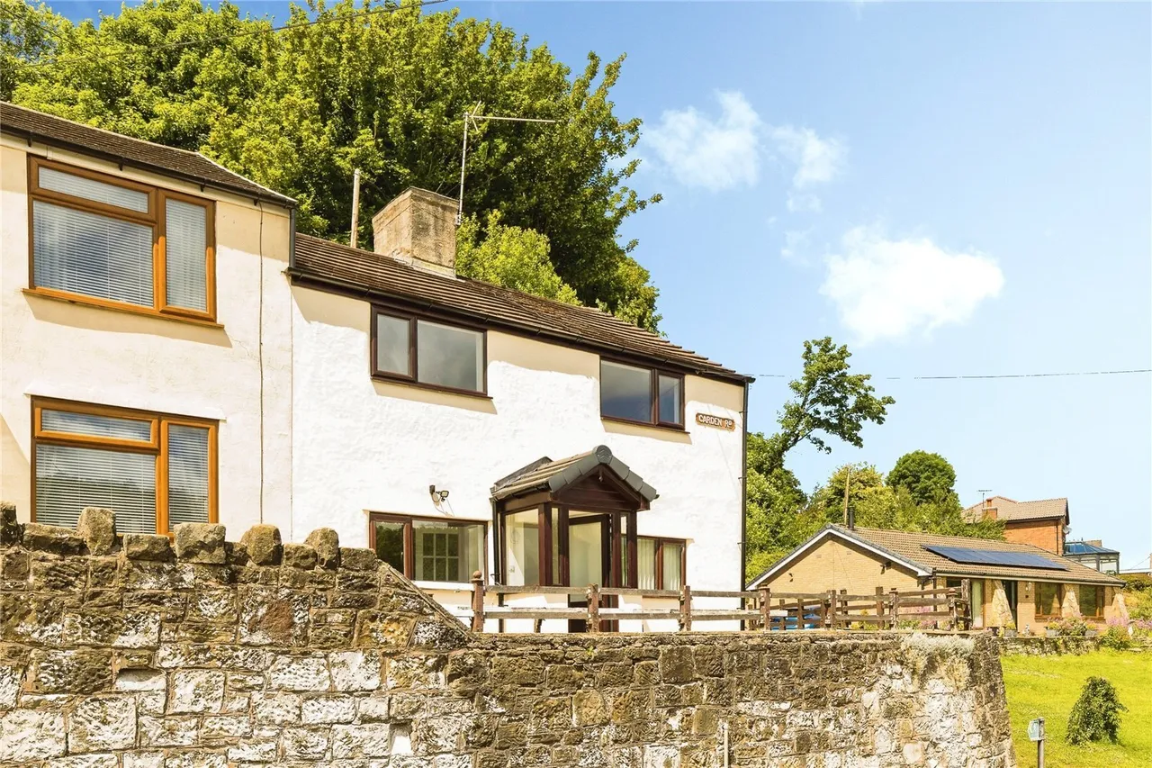 3 bed house for sale, Carden Road, Moss, LL11