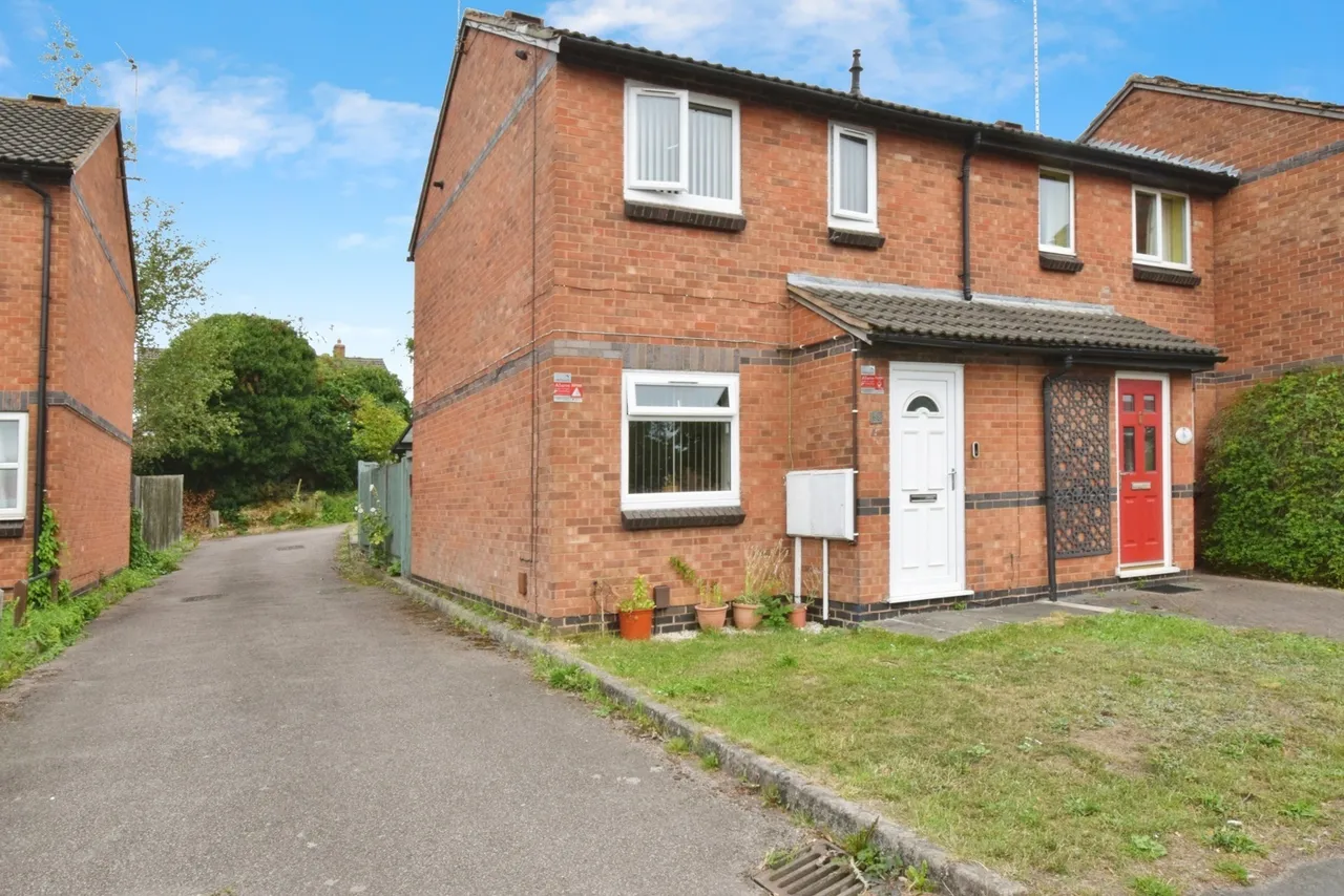 2 bed house for sale, Bull Head Street, Wigston, LE18