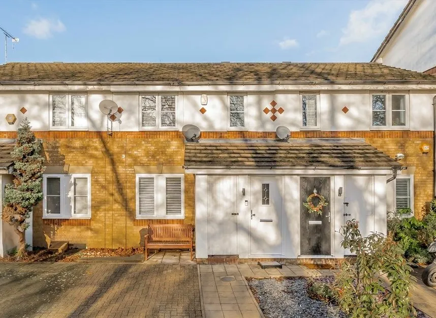 3 bed house for sale — Winterburn Close, Muswell Hill, N11