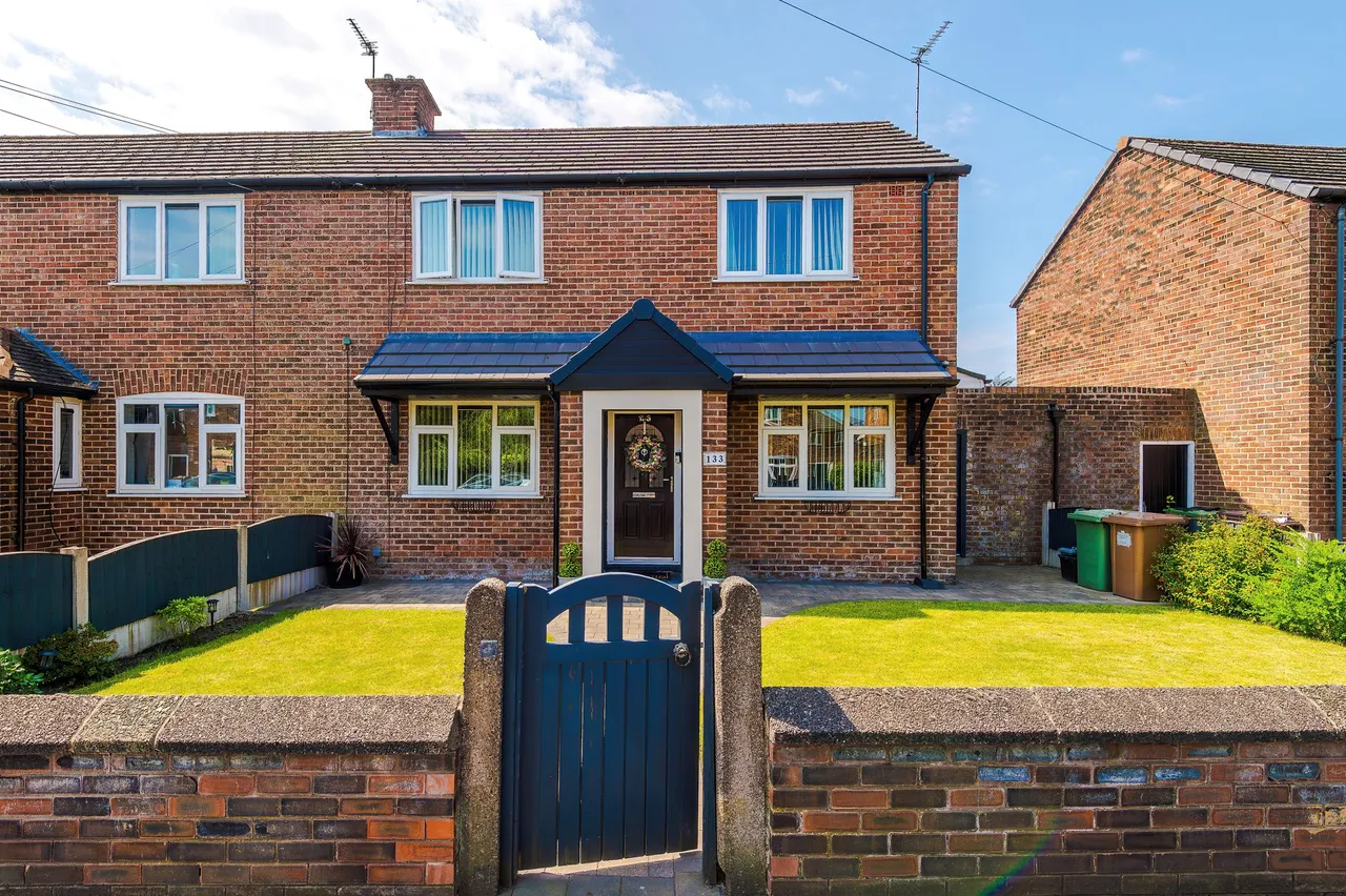 3 bed house for sale — Queens Drive, Newton-Le-Willows, WA12 0LN