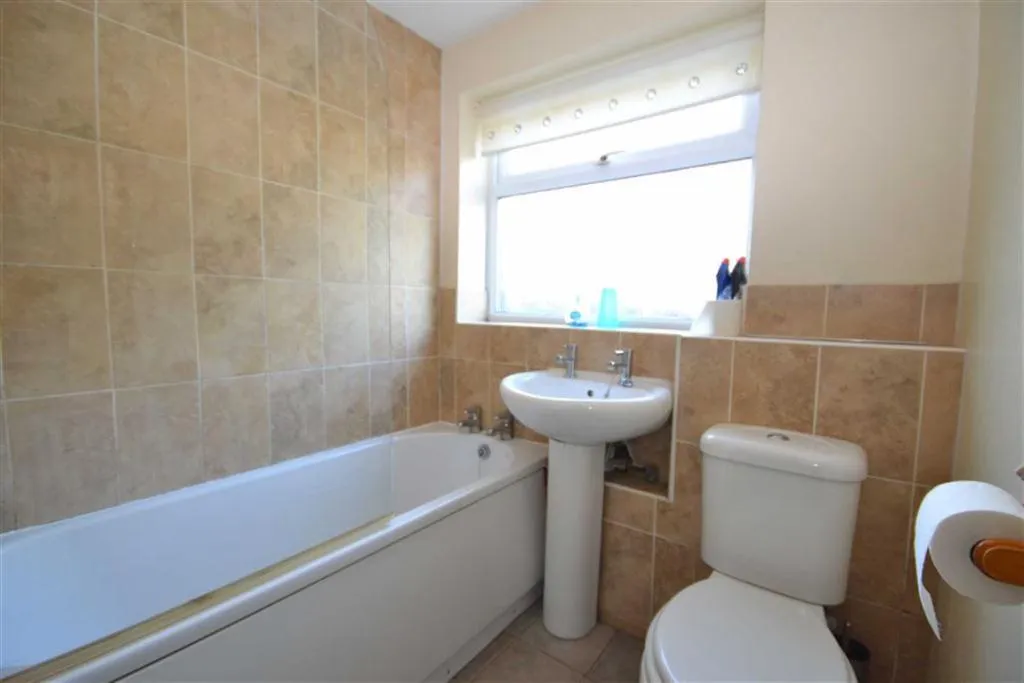 Winchester Way, Cheltenham, GL51, photo 7