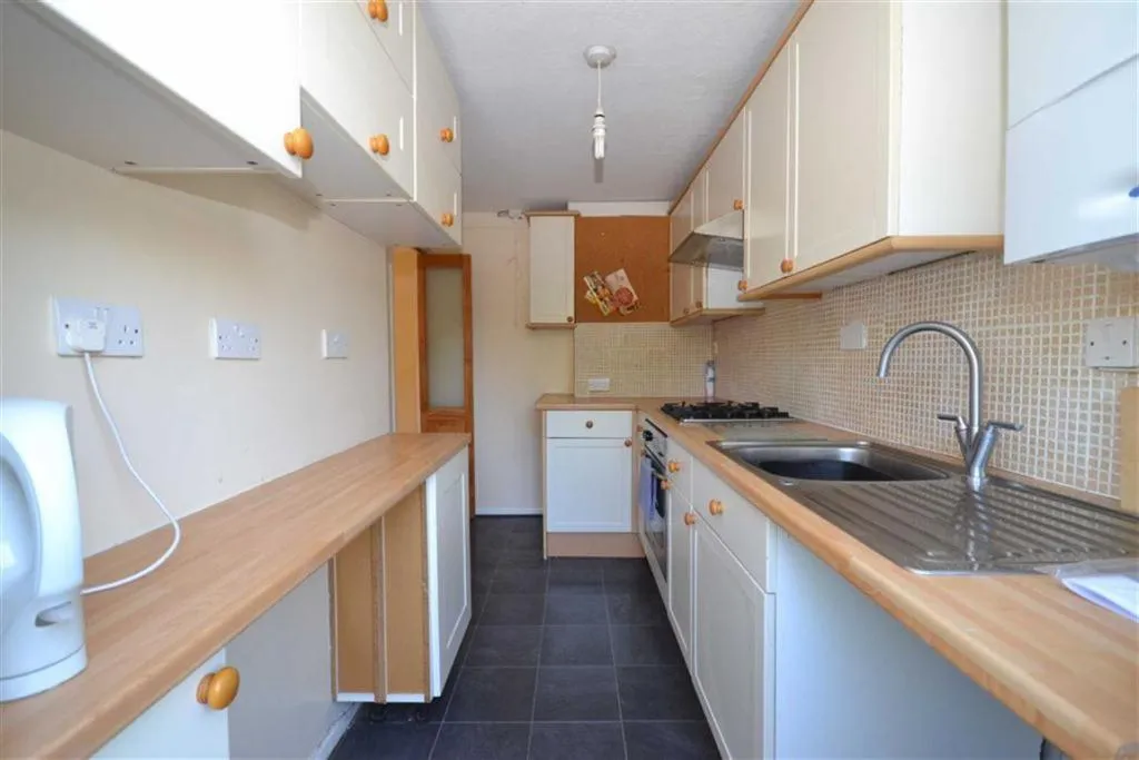 Winchester Way, Cheltenham, GL51, photo 2