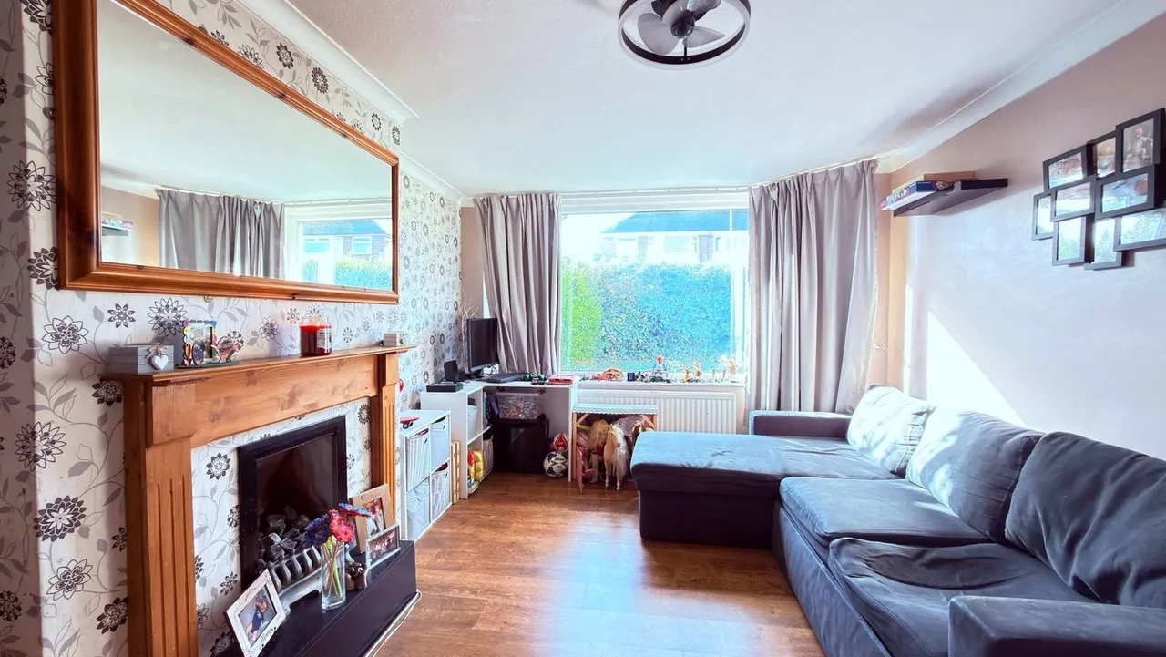Winchester Way, Cheltenham, GL51, photo 3