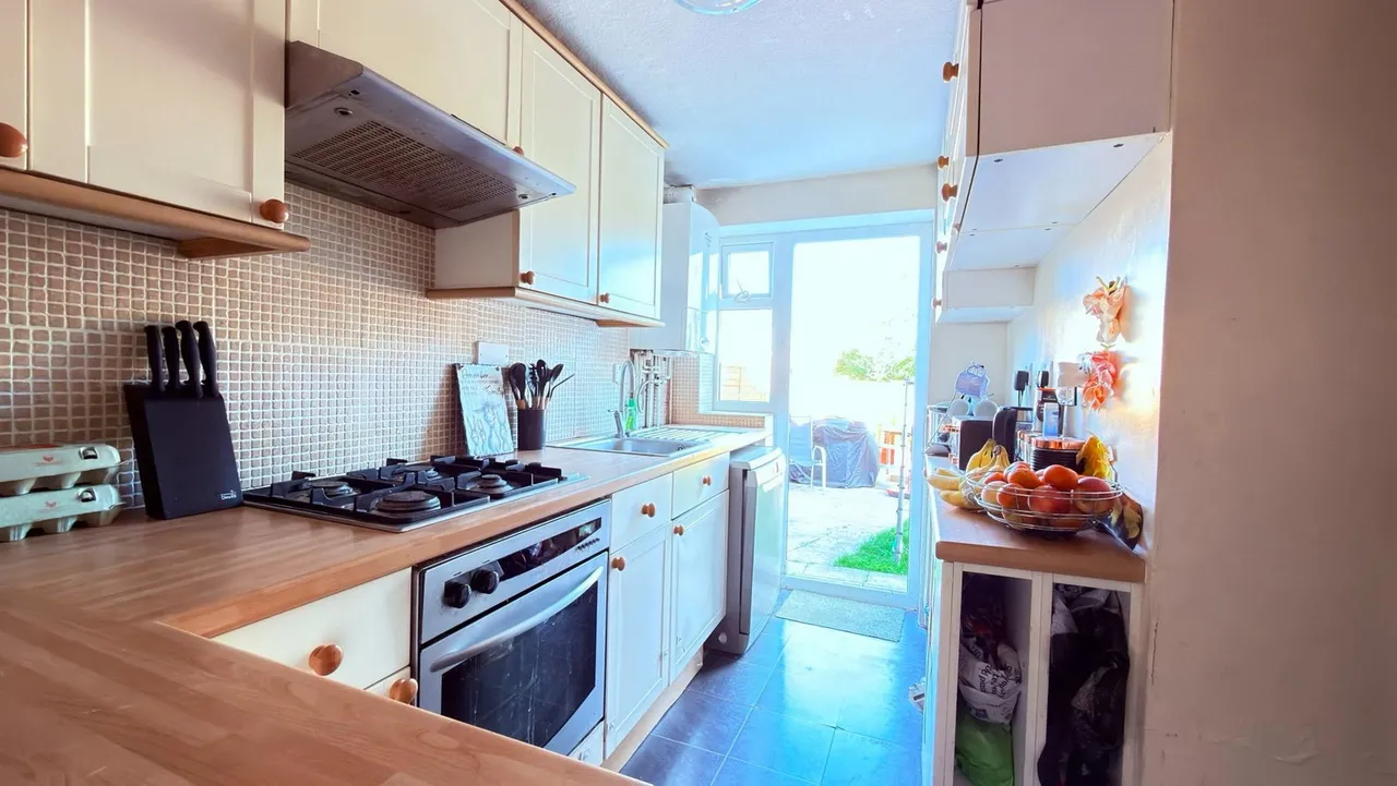 Winchester Way, Cheltenham, GL51, photo 4
