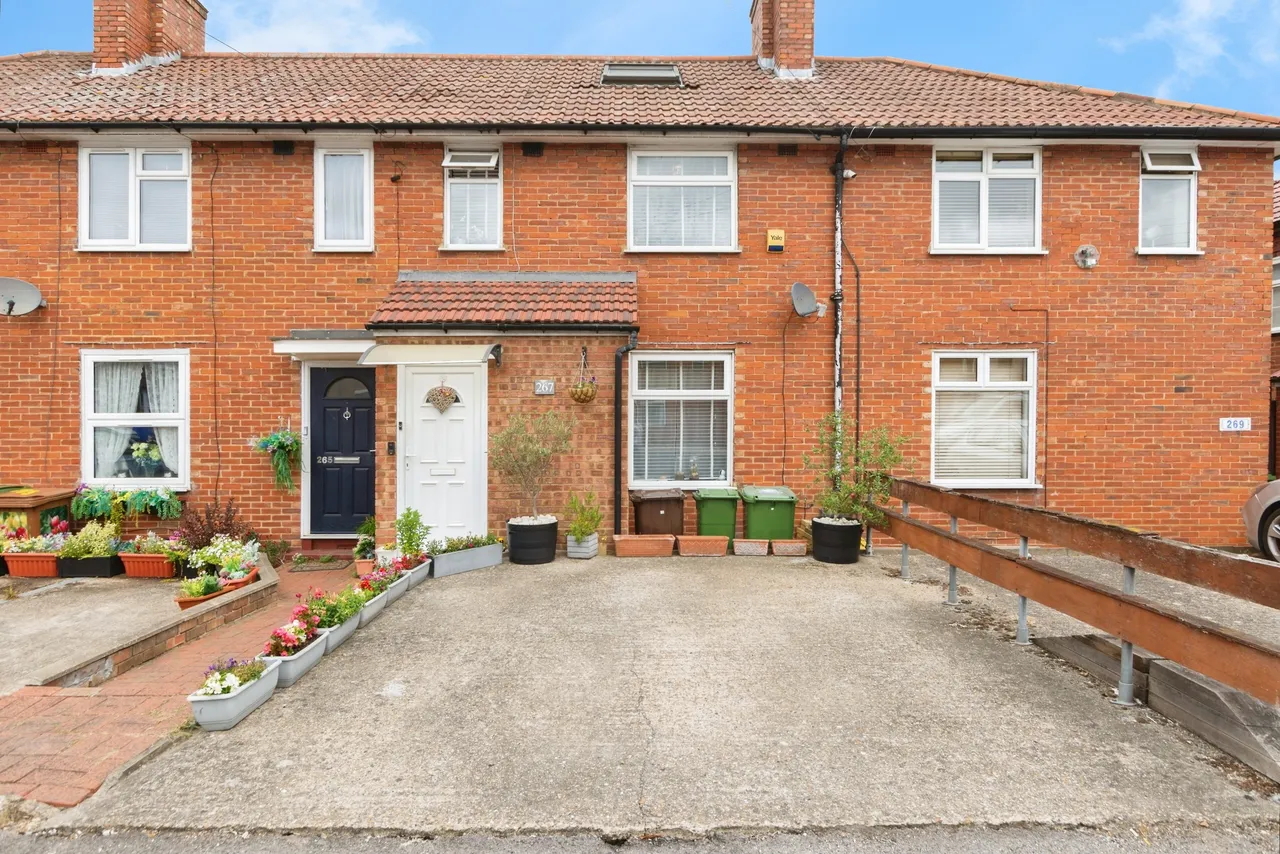 3 bed house for sale — Middleton Road, Carshalton