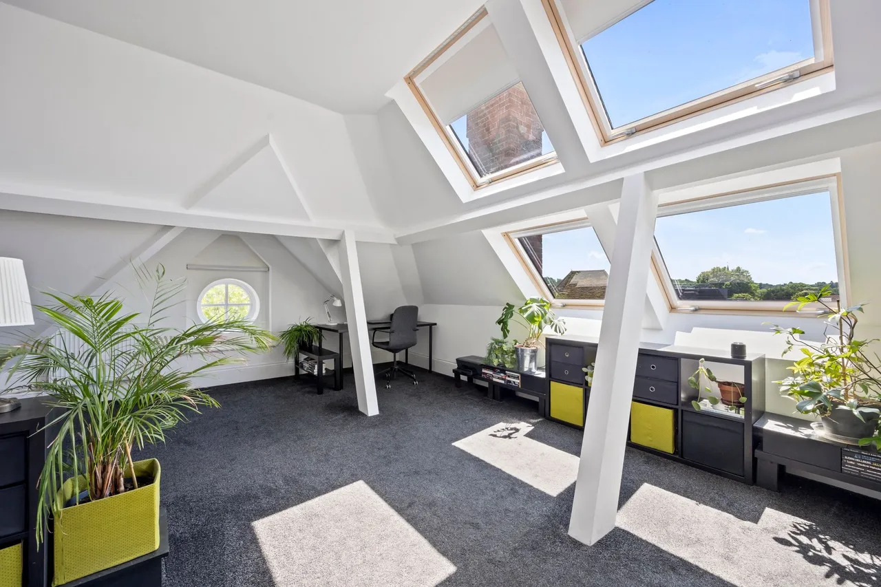 Carfax, Horsham, RH12, photo 13