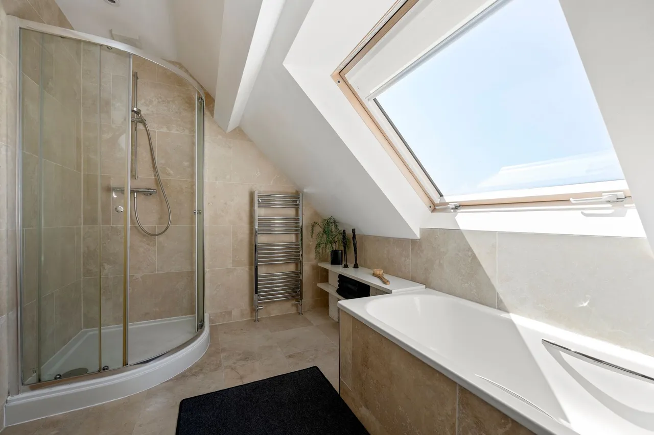Carfax, Horsham, RH12, photo 22