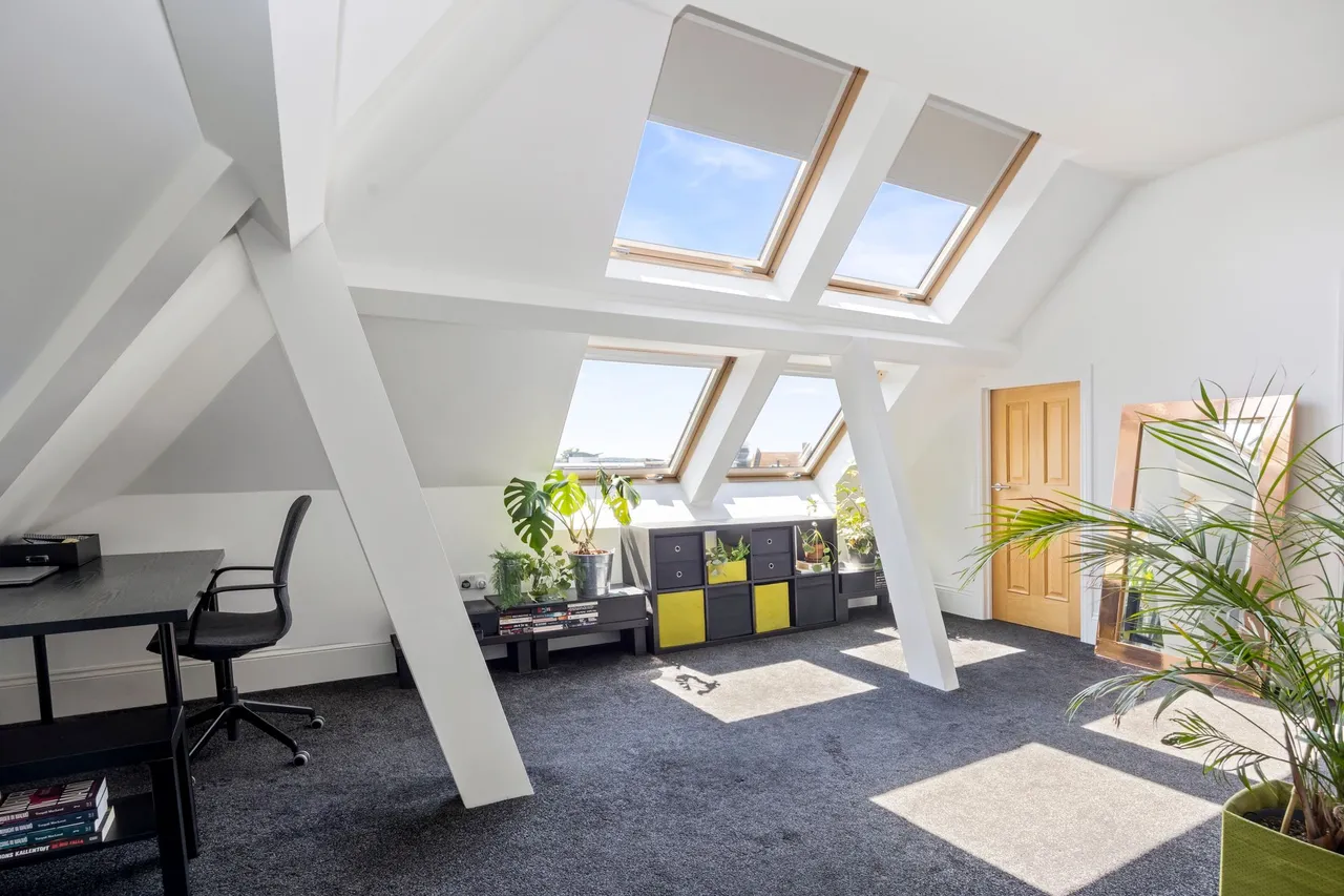 Carfax, Horsham, RH12, photo 16
