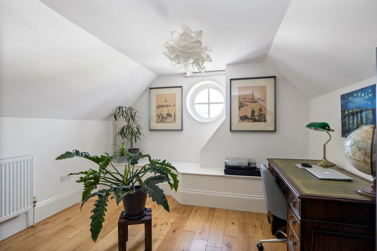 Carfax, Horsham, RH12, photo 11