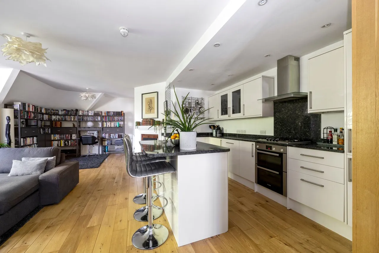 Carfax, Horsham, RH12, photo 4