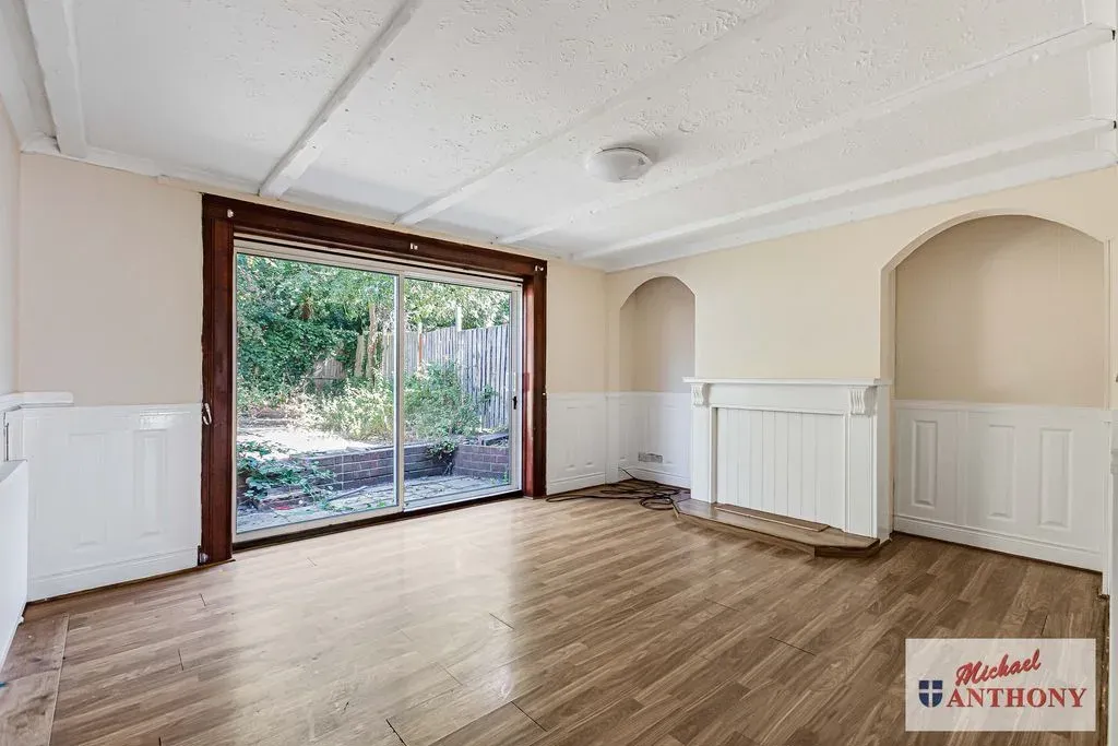 Eston Court, Bradville, Milton Keynes, Buckinghamshire, MK13 7DF, photo 2