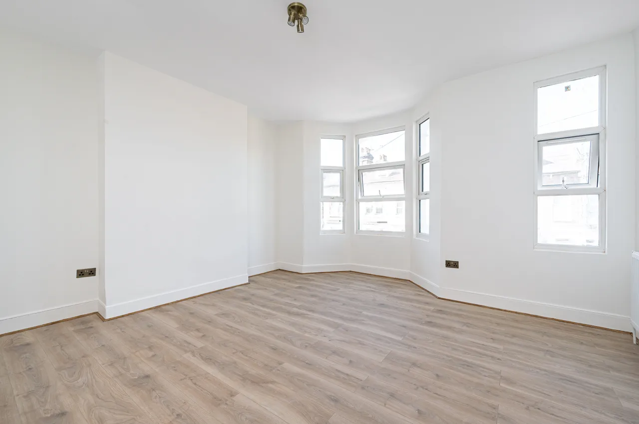 62 Charlton Road, London, photo 2