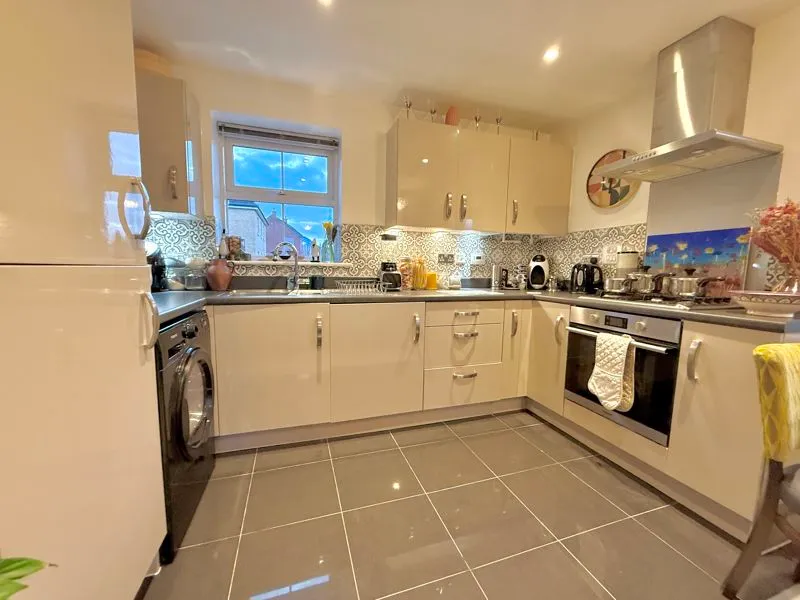 Limestone Grove, Houghton Regis LU5 5NE, photo 2