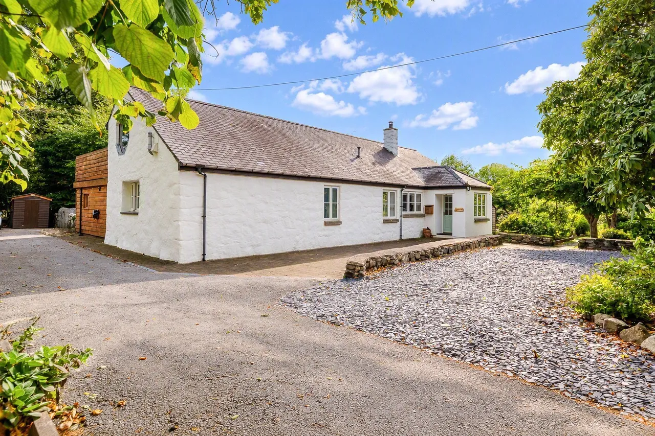 Llanrug, Caernarfon, LL55, photo 33