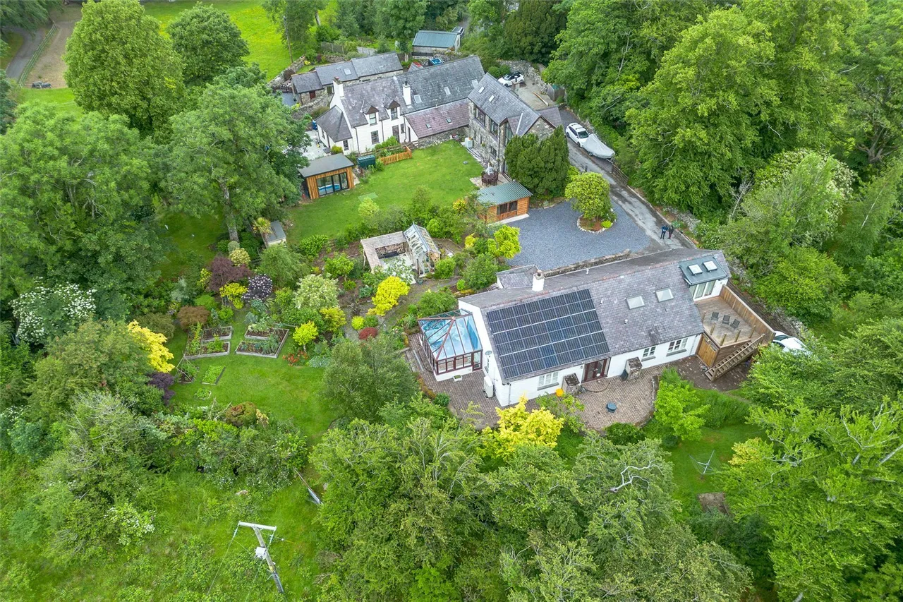 Llanrug, Caernarfon, LL55, photo 35