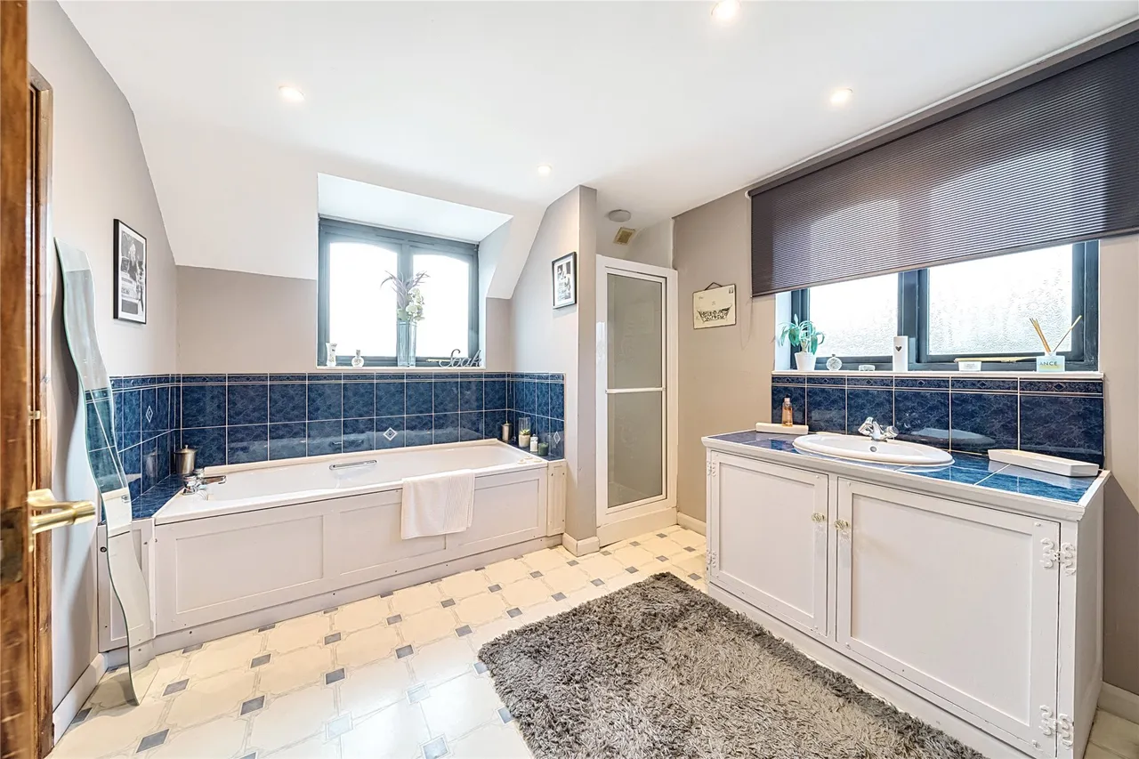 Liberty Hall Road, Addlestone, KT15, photo 9
