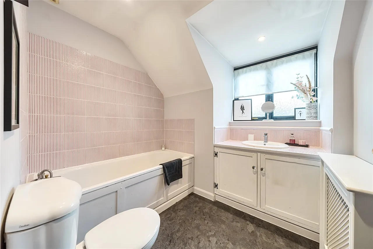 Liberty Hall Road, Addlestone, KT15, photo 14