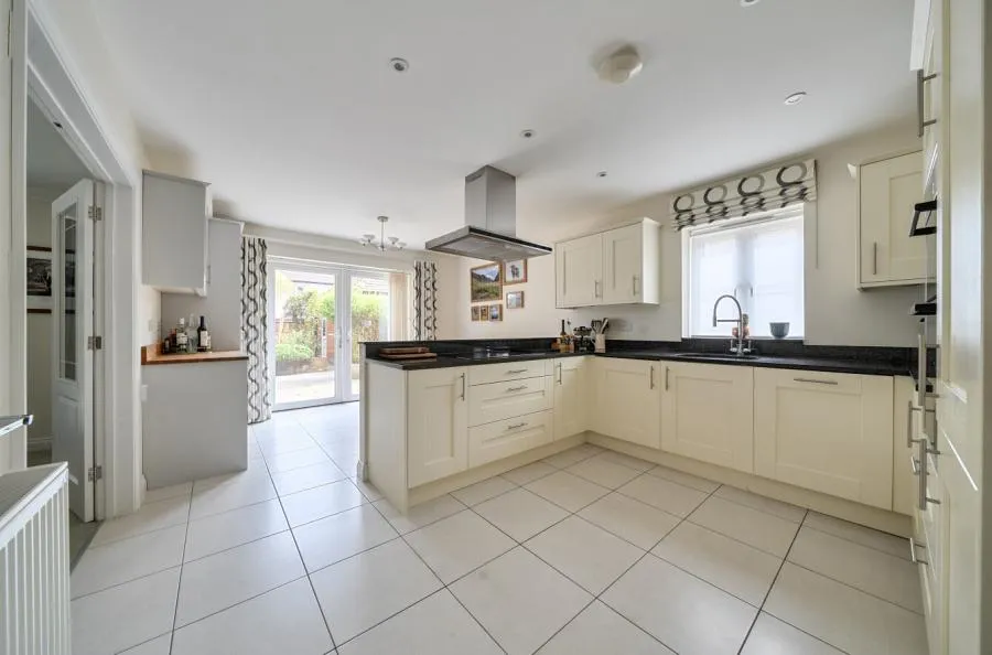 Wardle Avenue, Tilehurst, RG31, photo 3
