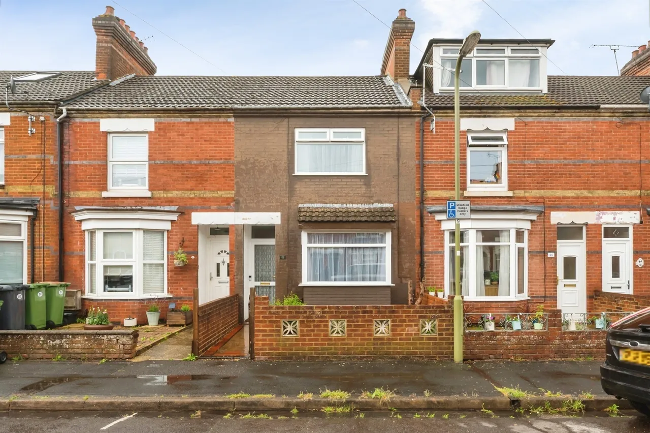 3 bed house for sale — Newtown Road, Eastleigh