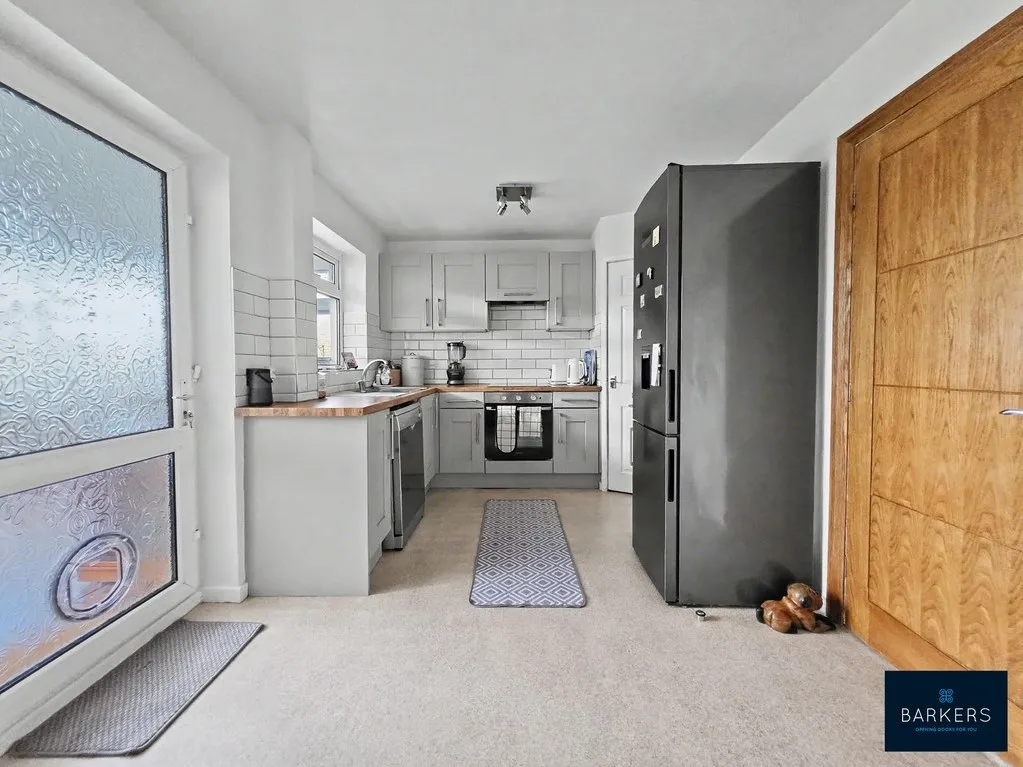Bradford Road Birstall, Batley WF17 9JB, photo 5