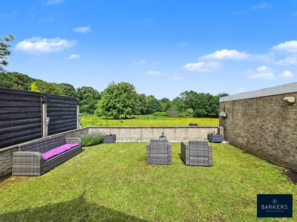 Bradford Road Birstall, Batley WF17 9JB, photo 2