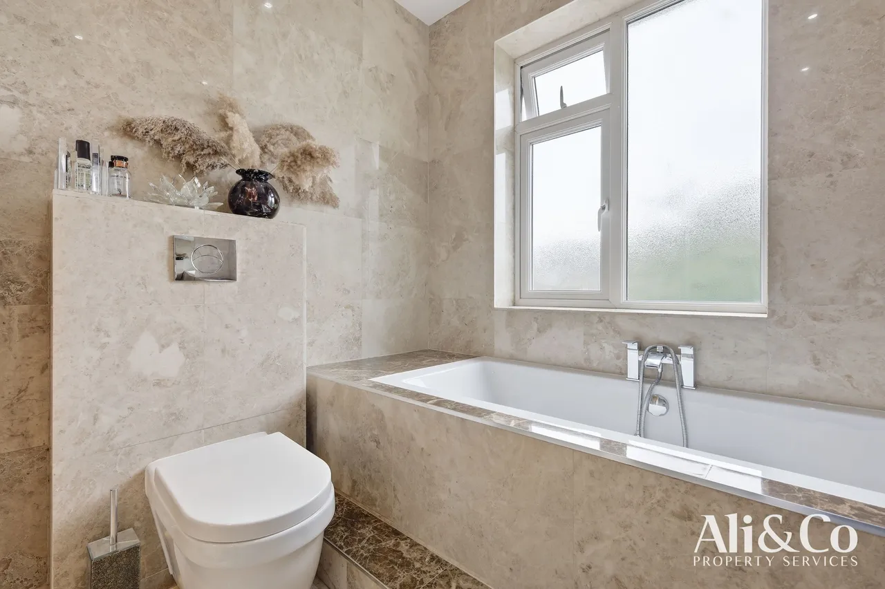 Lodge Lane, Grays, Essex, RM16 2TP, photo 14