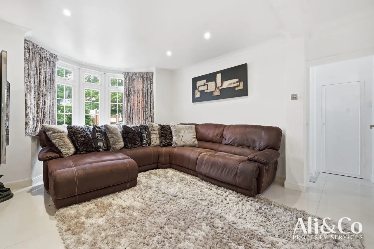 Lodge Lane, Grays, Essex, RM16 2TP, photo 6
