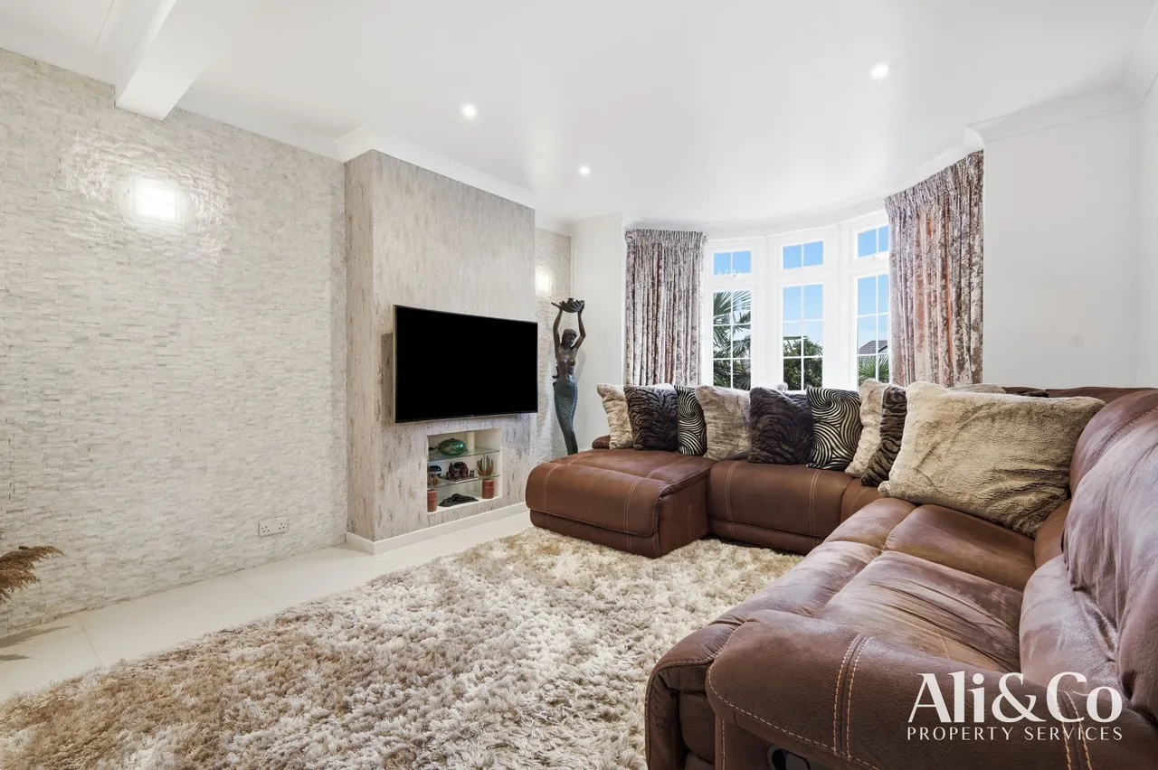 Lodge Lane, Grays, Essex, RM16 2TP, photo 5