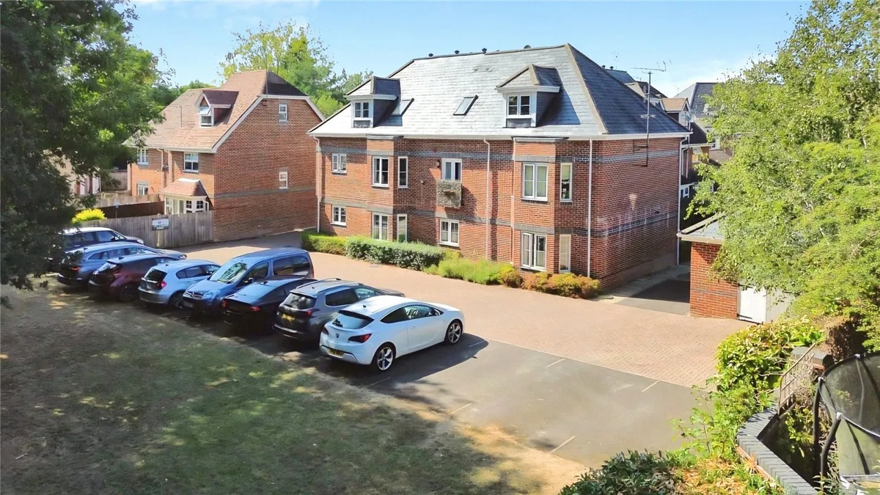 Sandstone Grove, Hermitage, RG18, photo 15