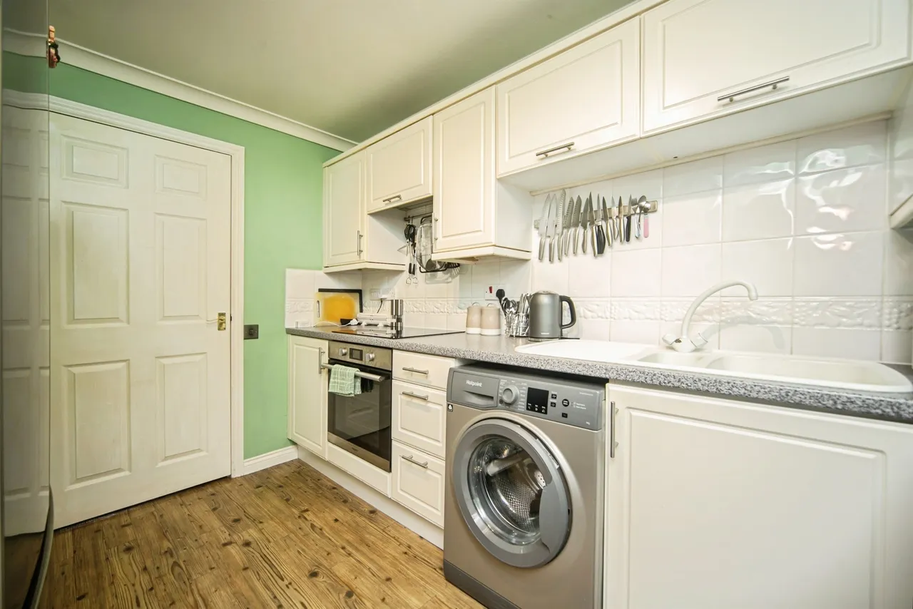 Baileys Gate, Cotford St. Luke, TA4, photo 9