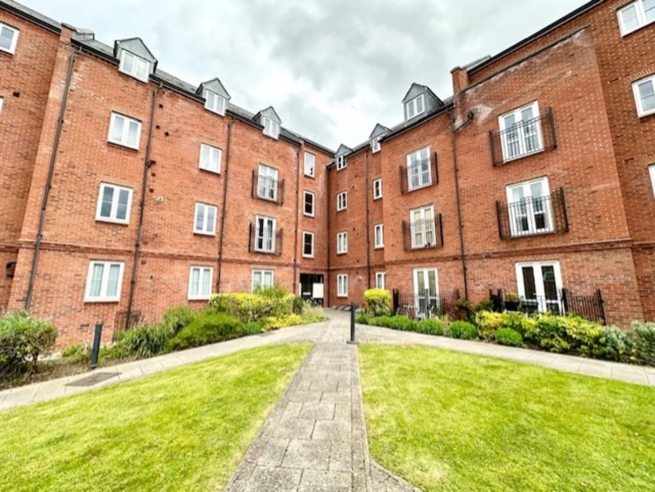2 bed flat for sale, Cherwell Court, Banbury, OX16