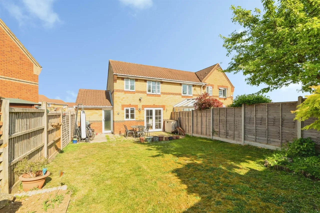 Augustus Gate, Chells Manor, SG2, photo 6