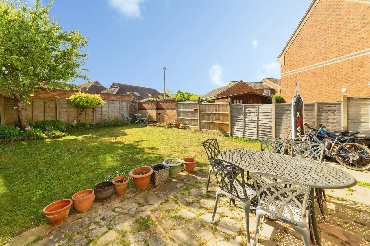 Augustus Gate, Chells Manor, SG2, photo 8