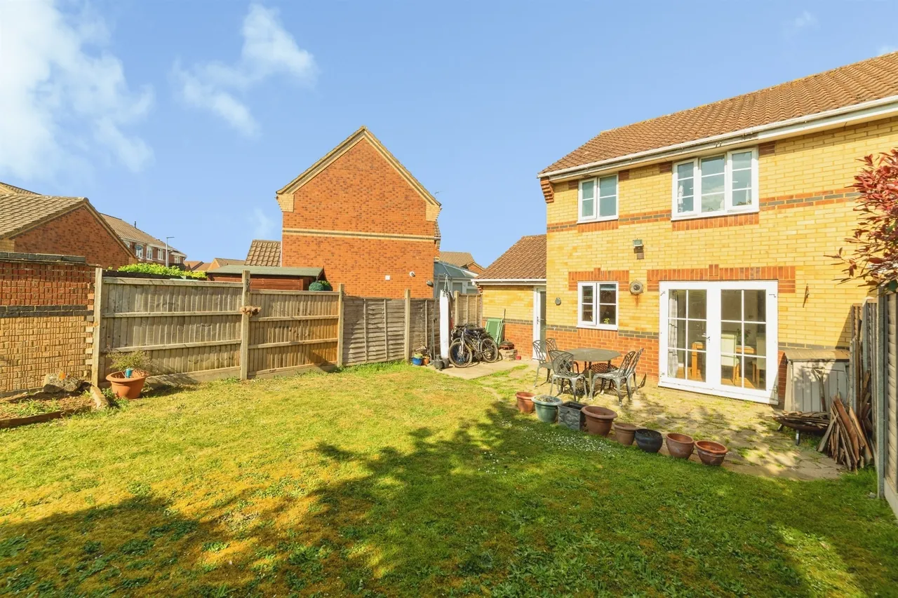 Augustus Gate, Chells Manor, SG2, photo 14