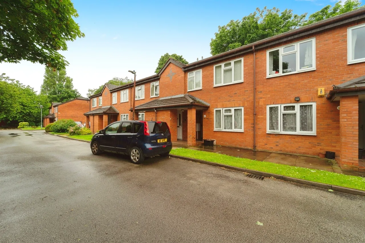 2 bed flat for sale — Townfield Gardens, Wirral