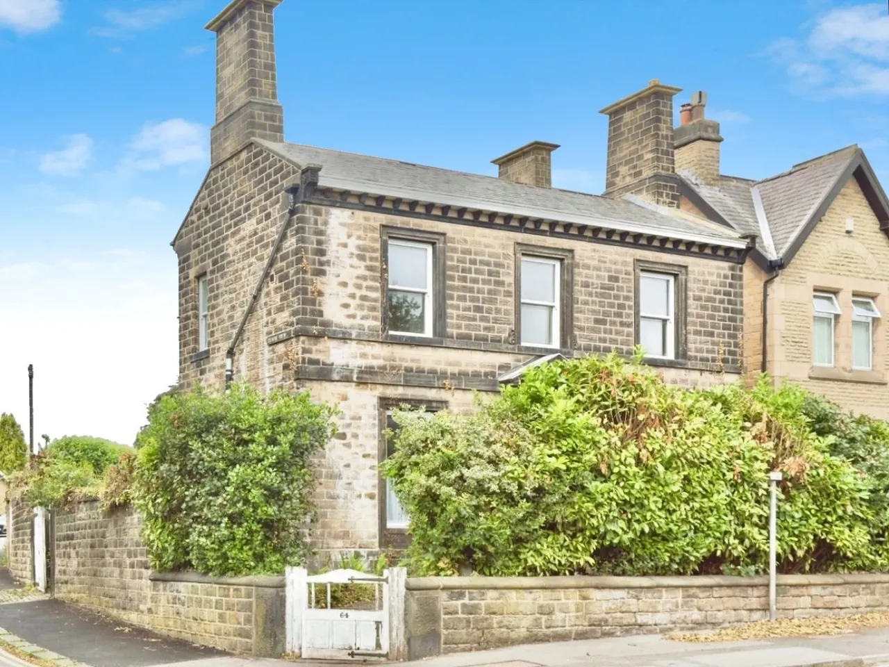 3 bed house for sale — Huddersfield Road, Barnsley