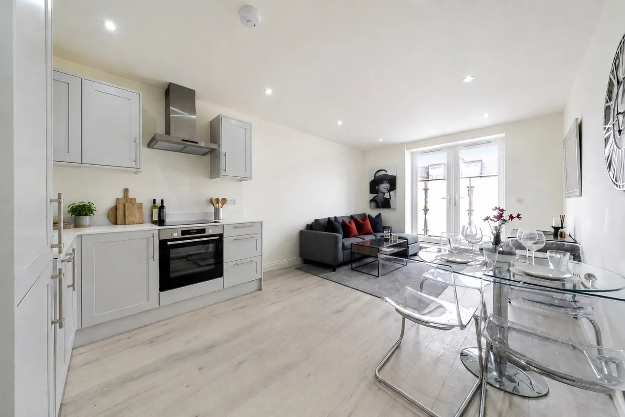 2 bed flat for sale, Replingham Road, Southfields, SW18