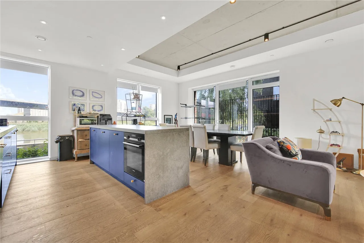 3 bed flat for sale, Goodluck Hope Walk, London, E14