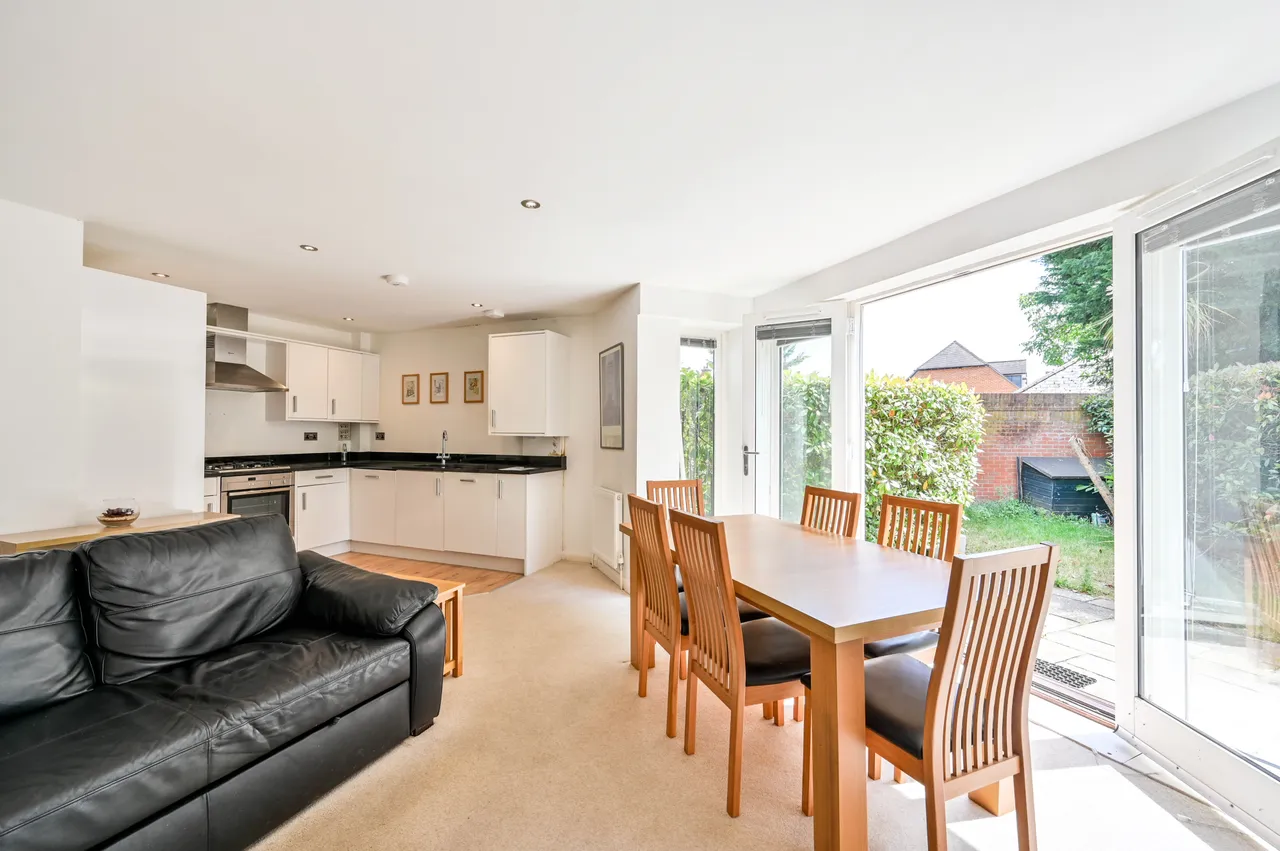 Flat 4, Stansfield Court, 43 Newark Lane, Woking, photo 7