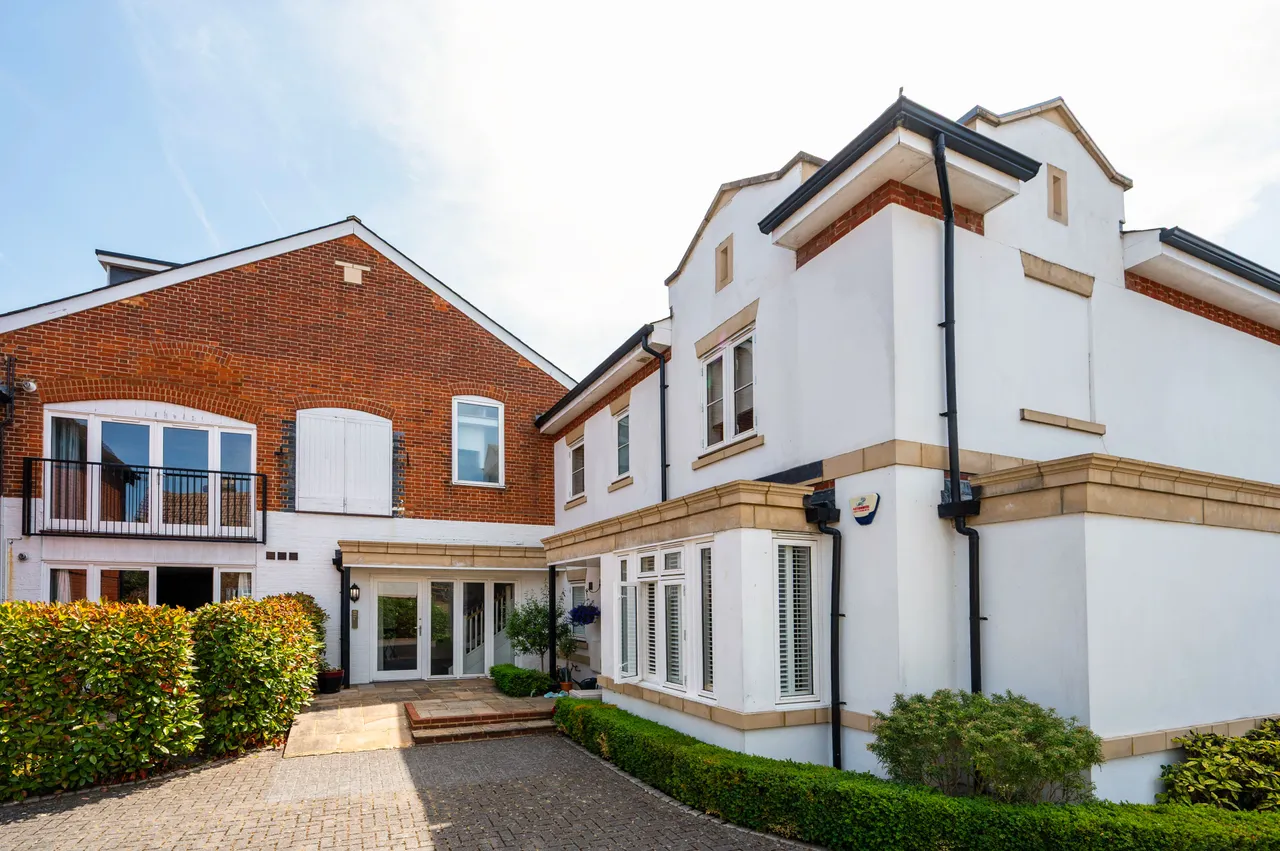 1 bed flat for sale — Flat 4, Stansfield Court, 43 Newark Lane, Woking