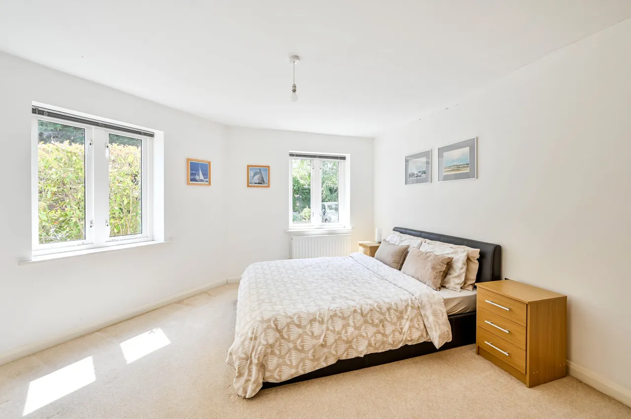 Flat 4, Stansfield Court, 43 Newark Lane, Woking, photo 6