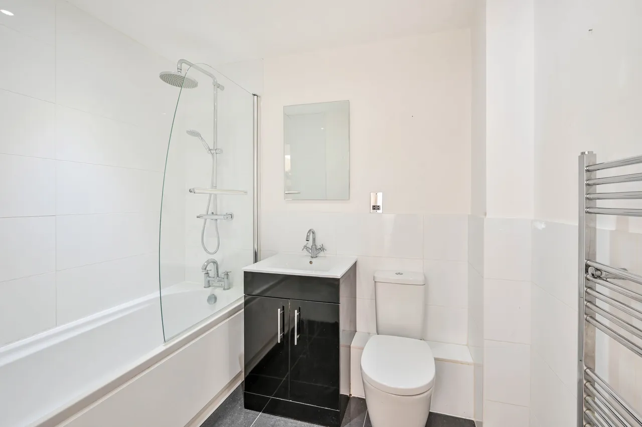 Flat 4, Stansfield Court, 43 Newark Lane, Woking, photo 11