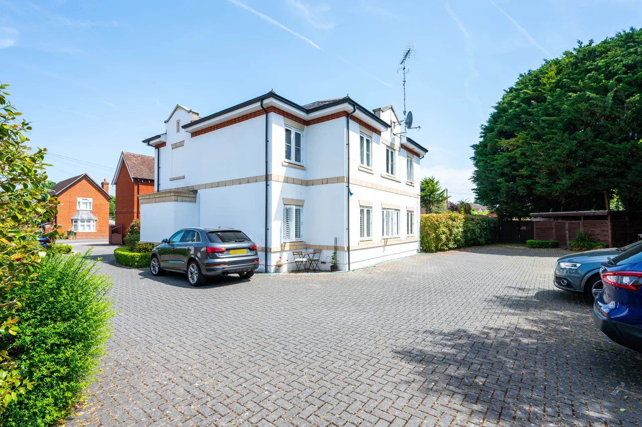 Flat 4, Stansfield Court, 43 Newark Lane, Woking, photo 12