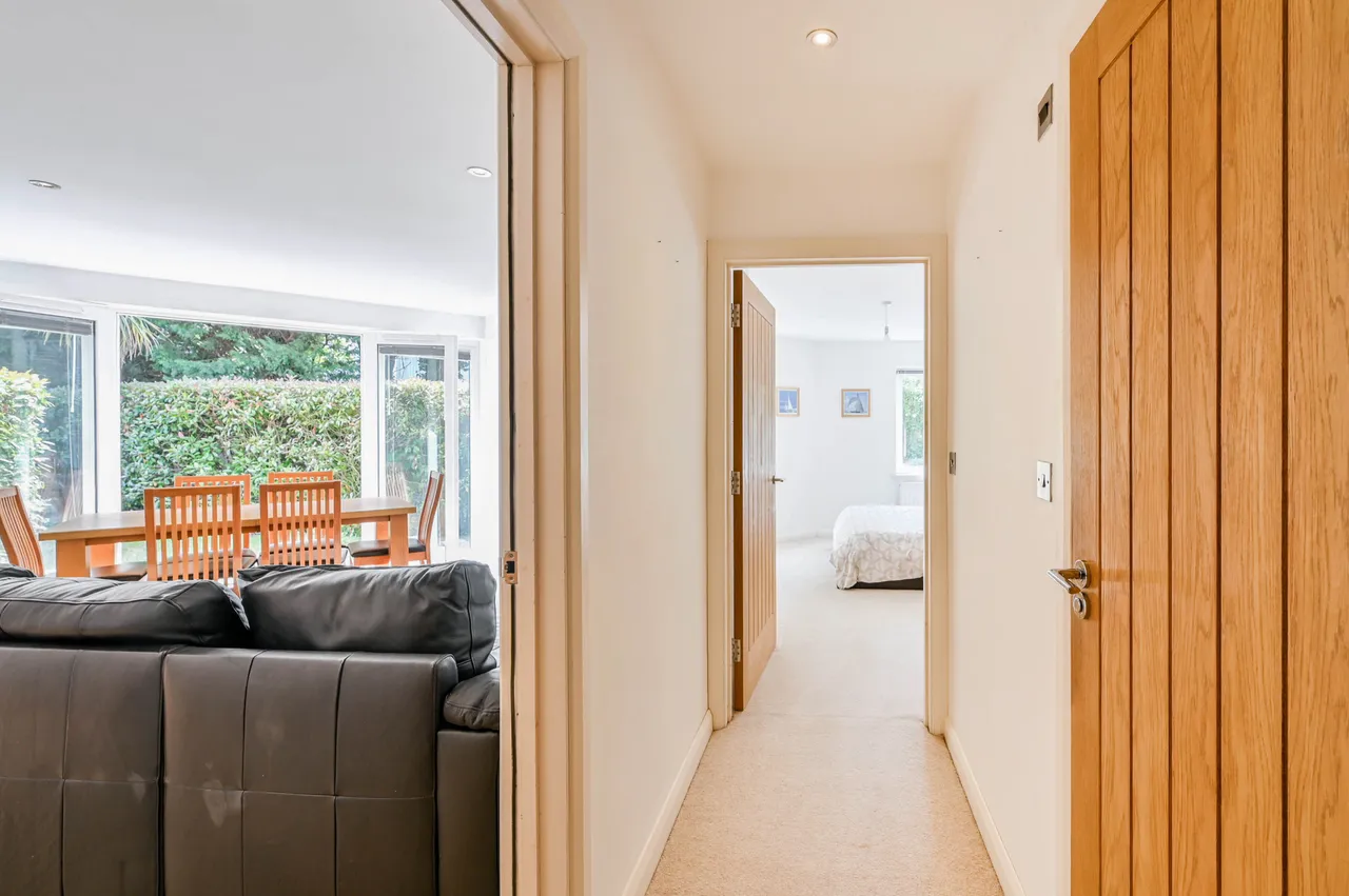 Flat 4, Stansfield Court, 43 Newark Lane, Woking, photo 10
