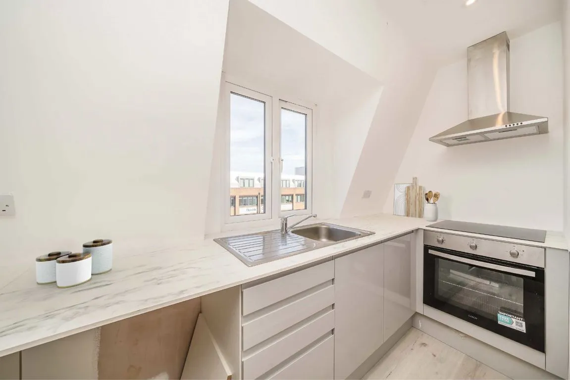 London Road, KT2, photo 2