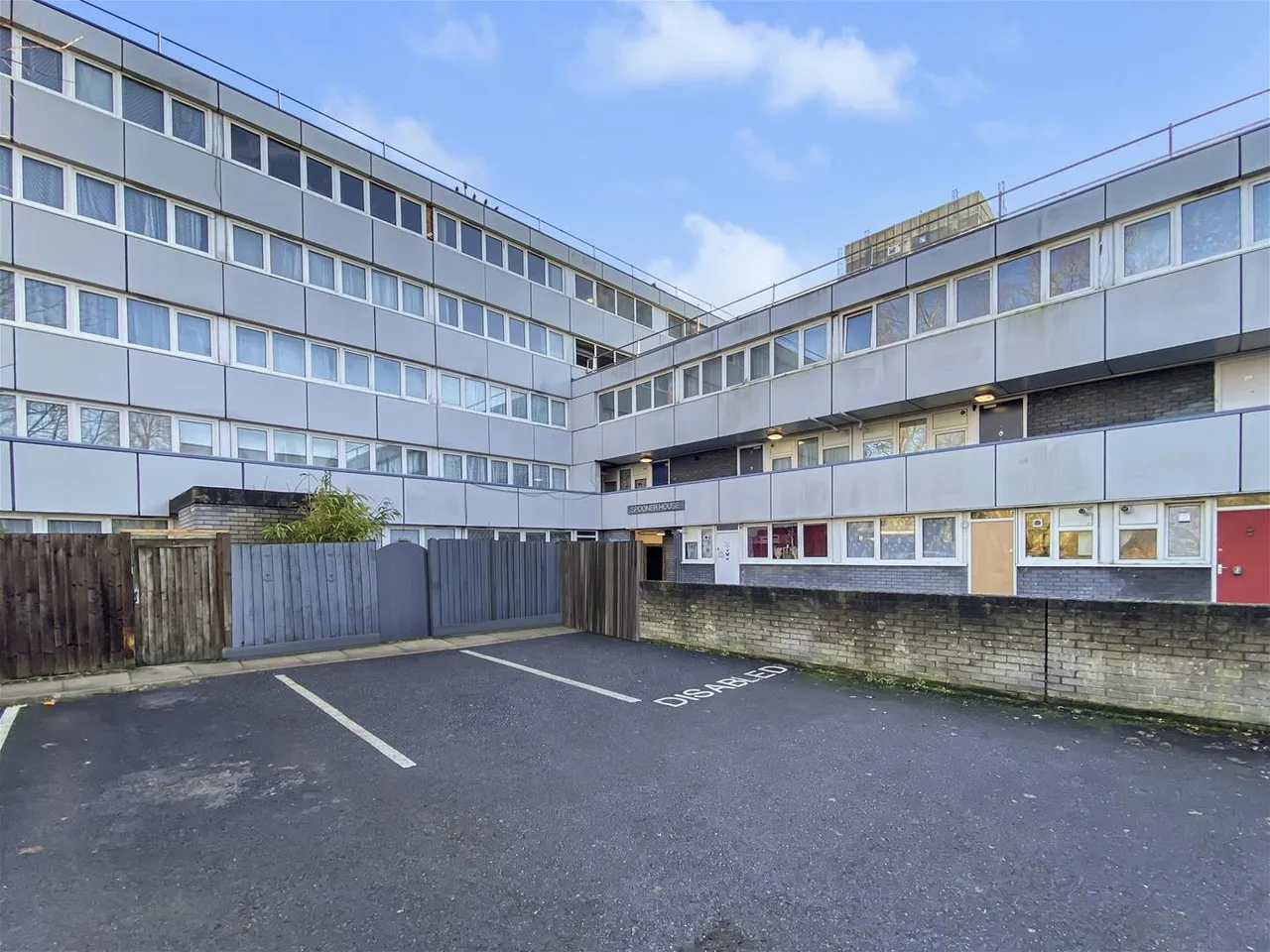 2 bed flat for sale — Ferraro Close, Hounslow